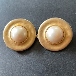 Erwin Pearl Clip on Earrings